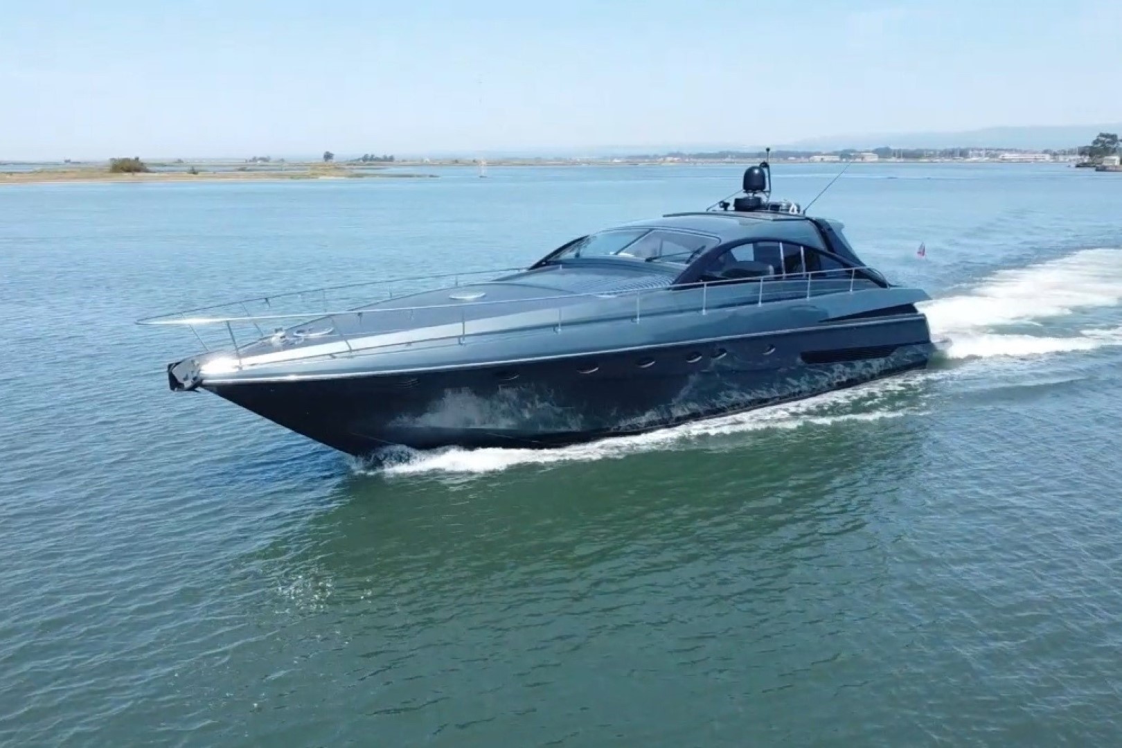 Pershing 65 Limited se vende