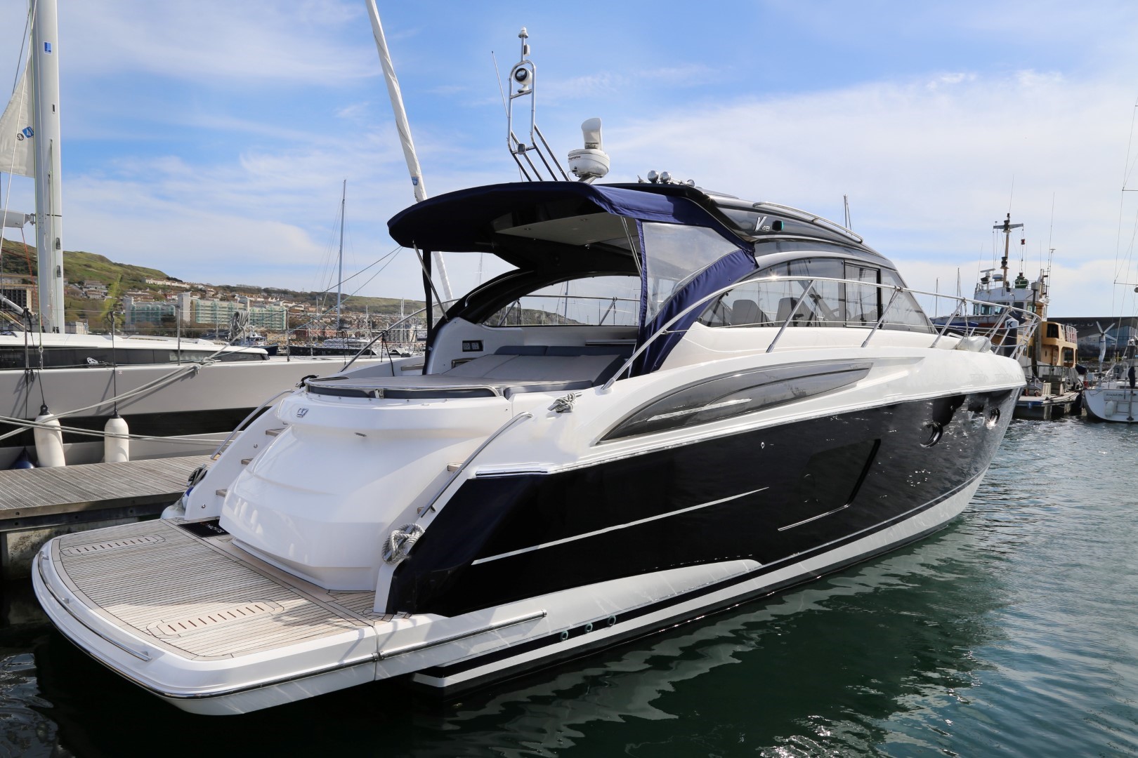 Princess V48 se vende