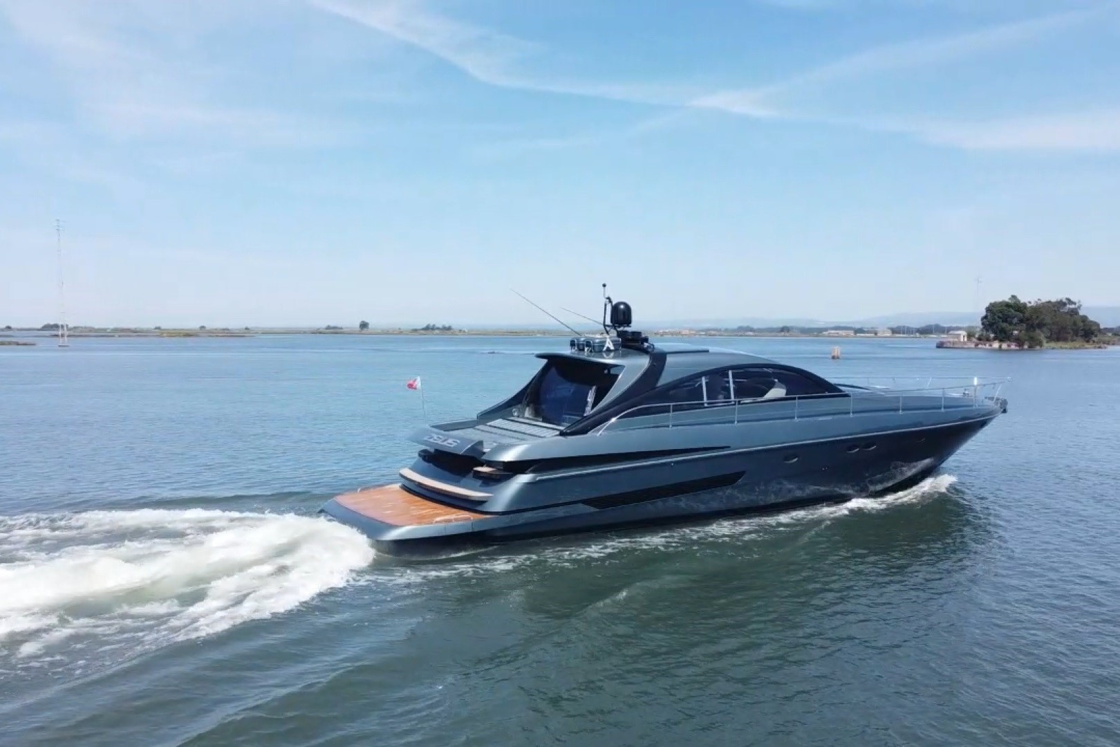 Pershing 65 Limited se vende