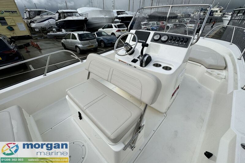  Boston Whaler 190 Montauk