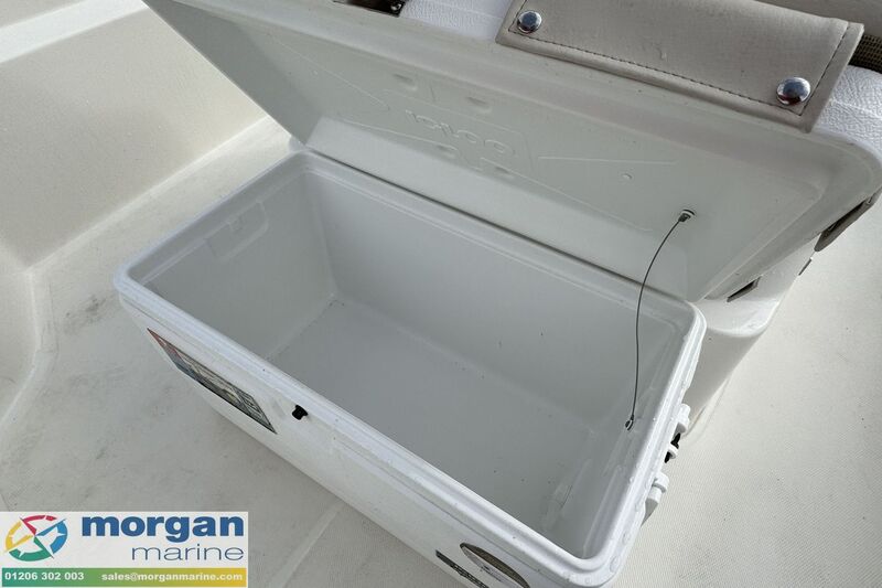  Boston Whaler 190 Montauk