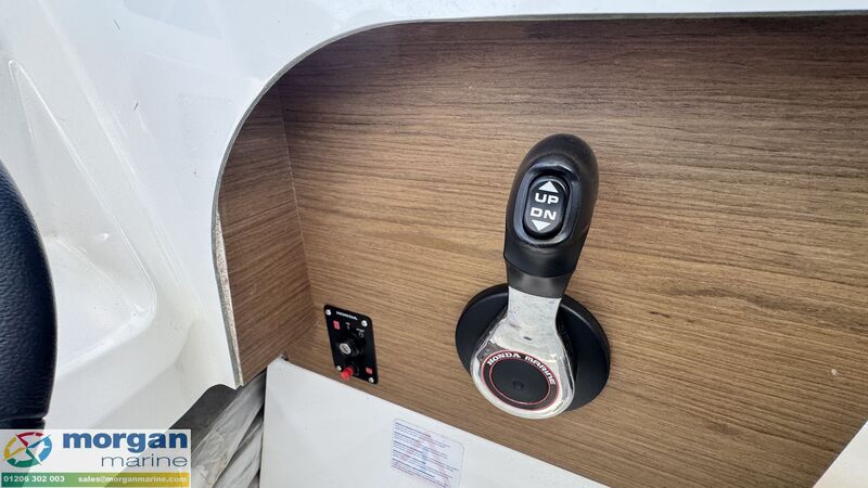  Jeanneau  Merry Fisher 605