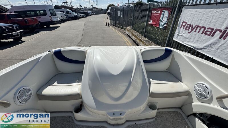  Maxum  1800 MX bow rider