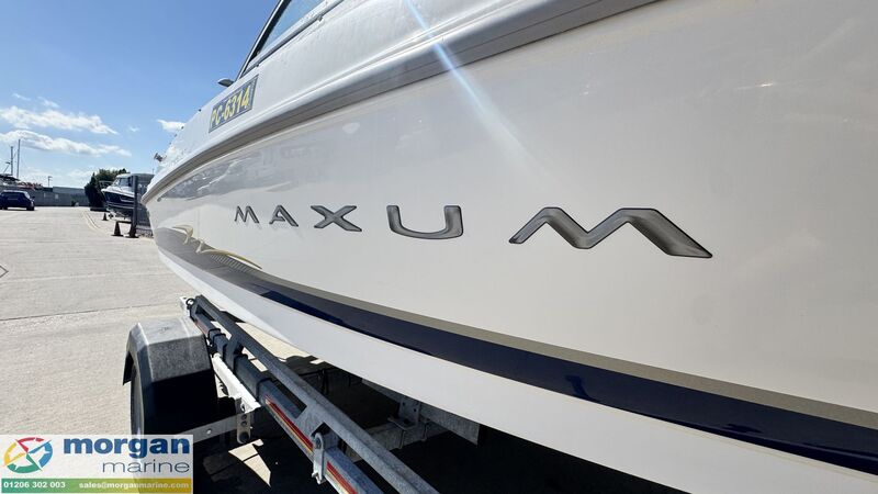  Maxum  1800 MX bow rider
