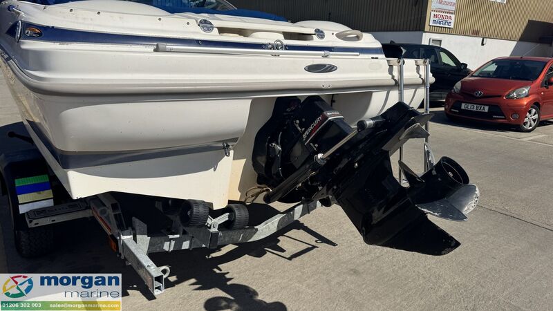  Maxum  1800 MX bow rider