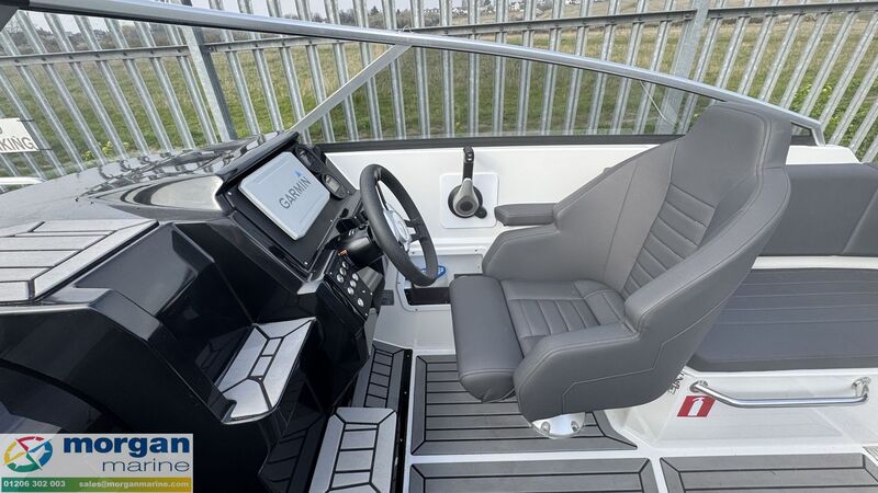  Finnmaster  T6 Day Cruiser