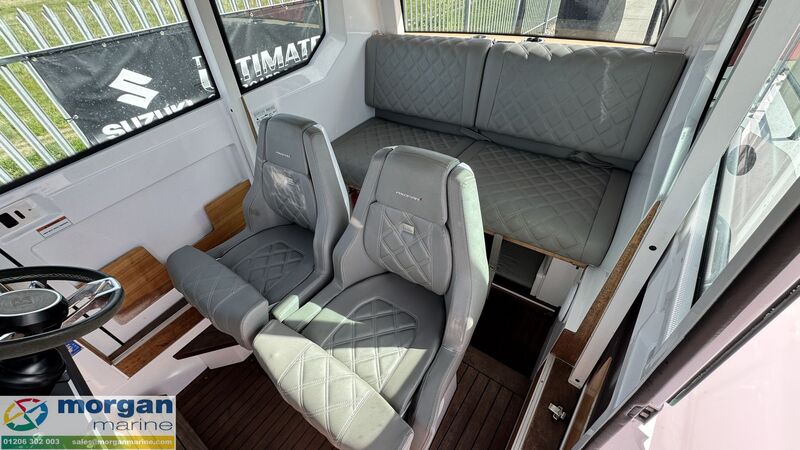  Axopar  28 Cabin