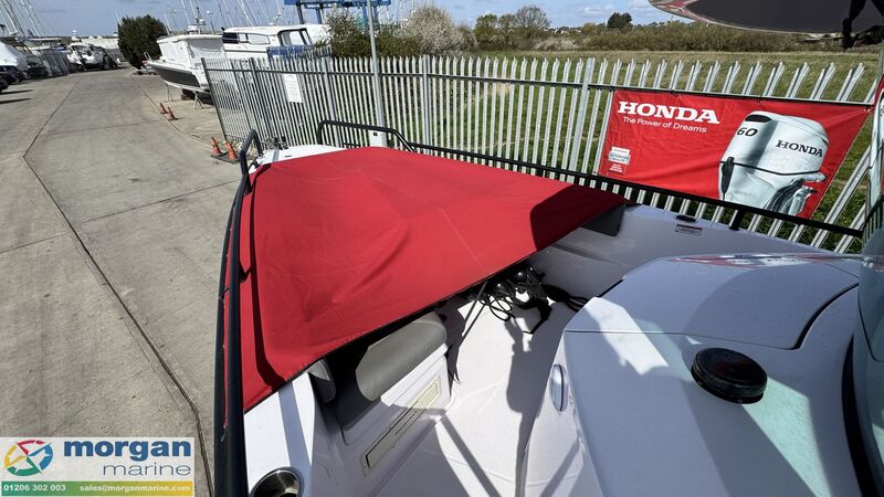 Axopar  28 Cabin