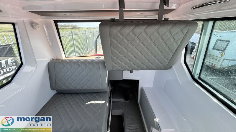  Axopar  28 Cabin