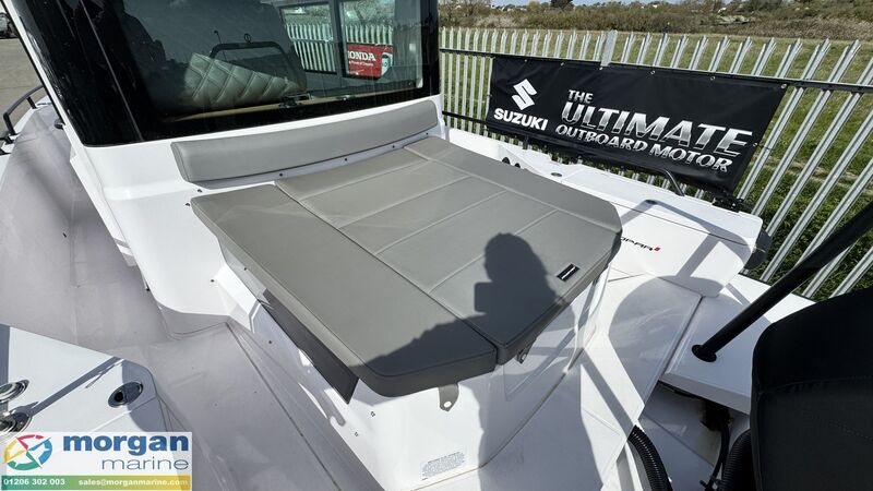  Axopar  28 Cabin