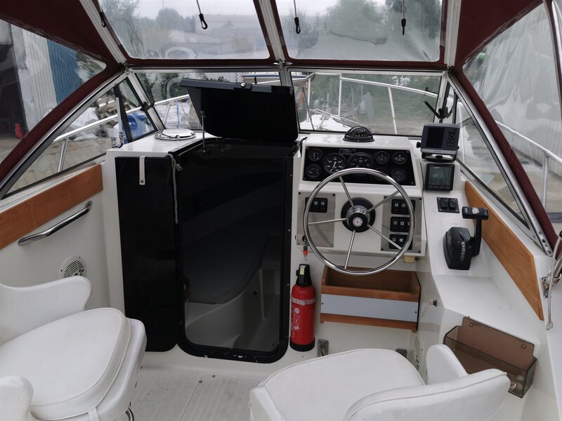 Celebrity 2300 FH msp629331 13 Celebrity Boats Celebrity 2300 Fish Hawk