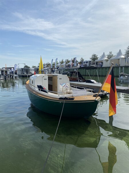 Tuck 22 21 Yachtwerft Hamburg GmbH Elektro Tuckerboot 22f