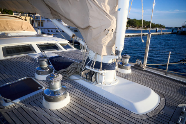  OYSTER 80 Deck Saloon
