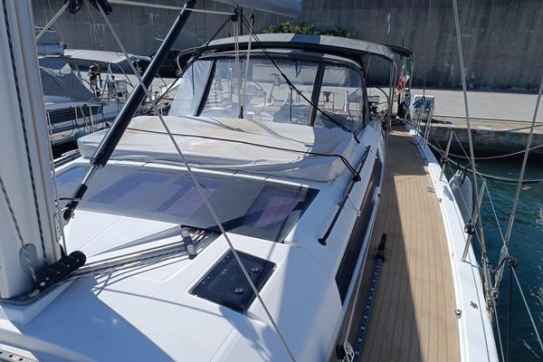  Dufour Yachts 530