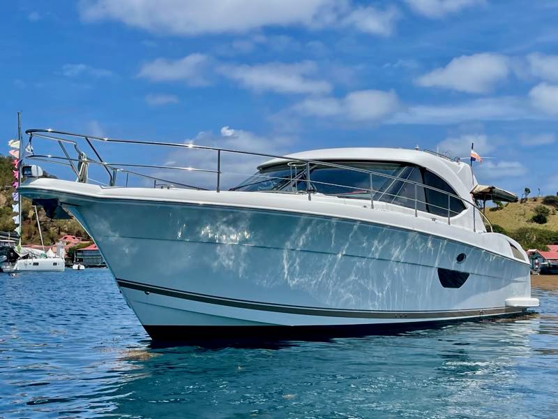 RIVIERA MARINE 4400 SPORT YACHT se vende