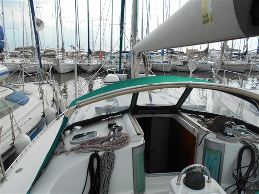 cockpit (6) Beneteau OCEANIS 351