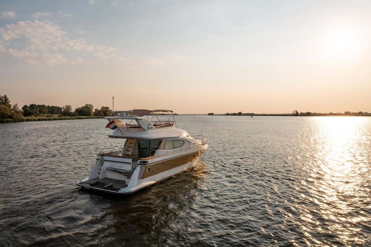 Elegance 54 se vende