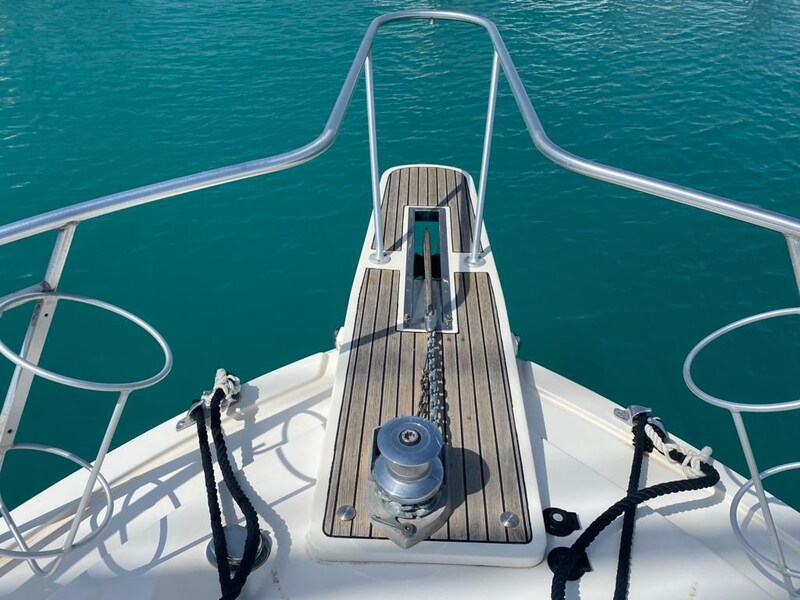 Bertram 37, bow pulpit Bertram Yacht 37' Convertible