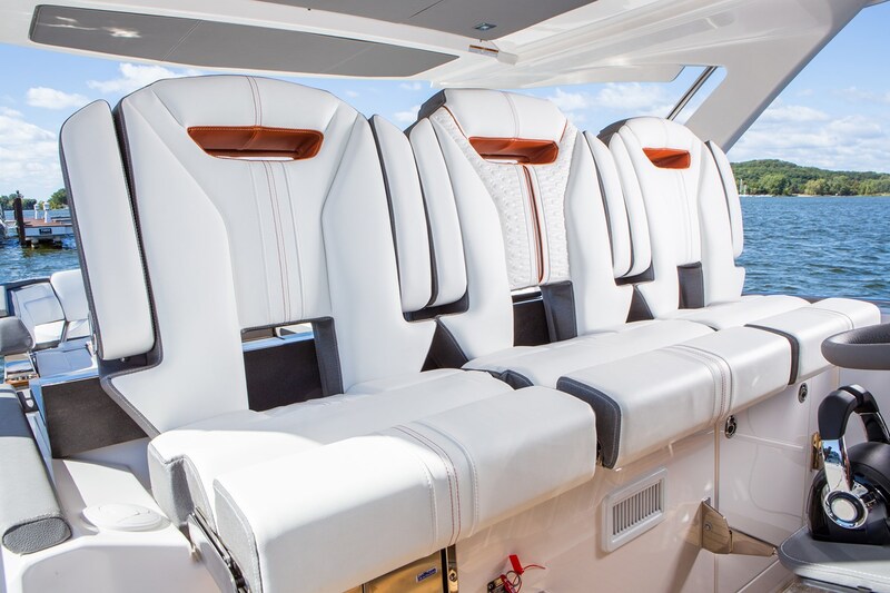 Tiara 38 LS pilot seats Tiara Yachts 38 LS