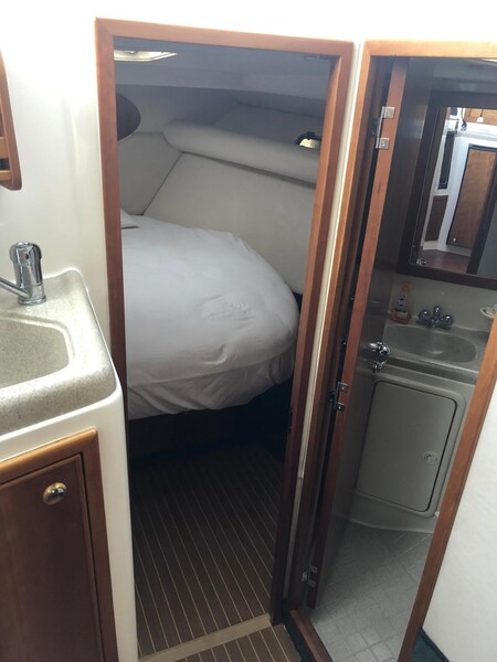 Riviera 33 fly toilet Riviera Marine 33 Flybridge