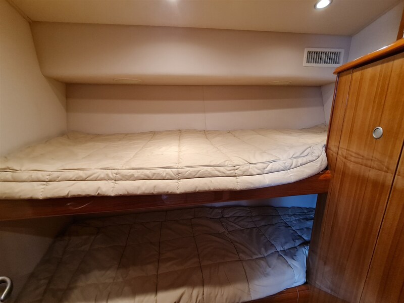 Viking 45 Open, guest cabin Viking Yachts 45' Open