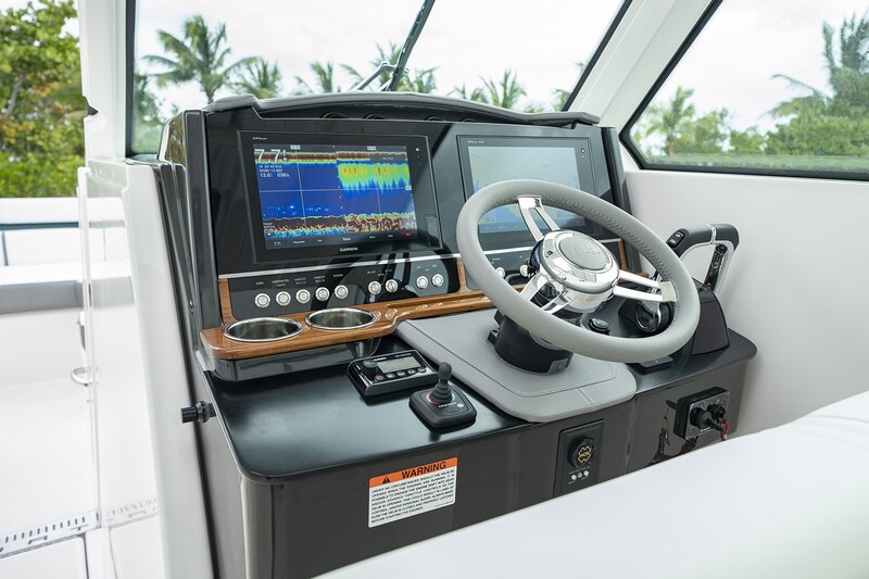 Tiara 34 LX helm Tiara Yachts 34 LX