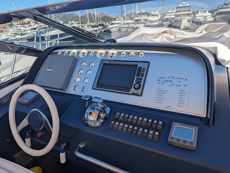 Sarnico 58 helm station Cantieri di Sarnico Sarnico 58