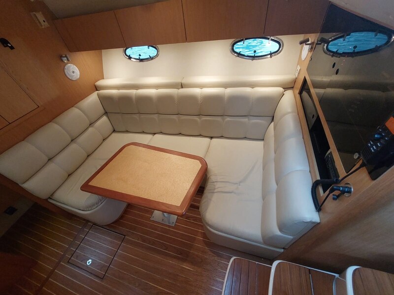 Tiara 3500 Open Sampei dinette Tiara Yachts 3500 Open