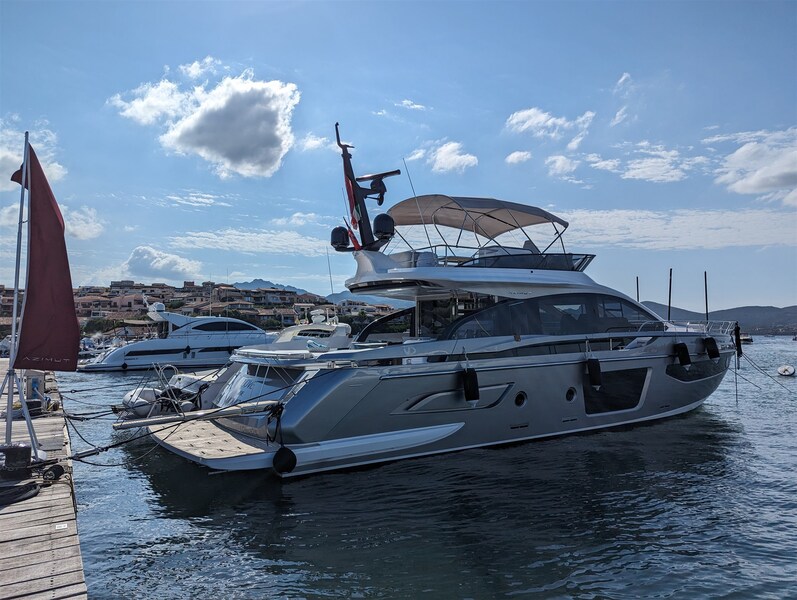 Azimut S7New aft profile Azimut S7 M/Y 2023