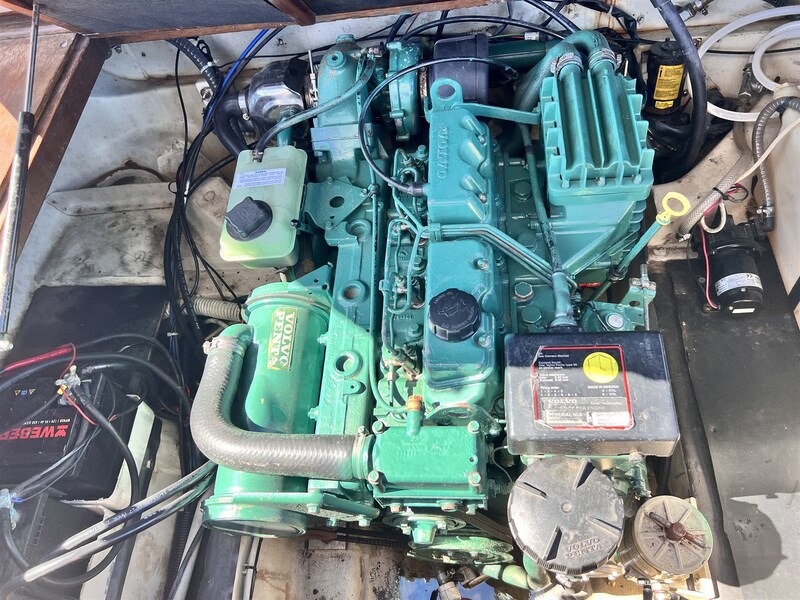 Boston Whaler 22 REVENGE engine Boston Whaler 22 REVENGE