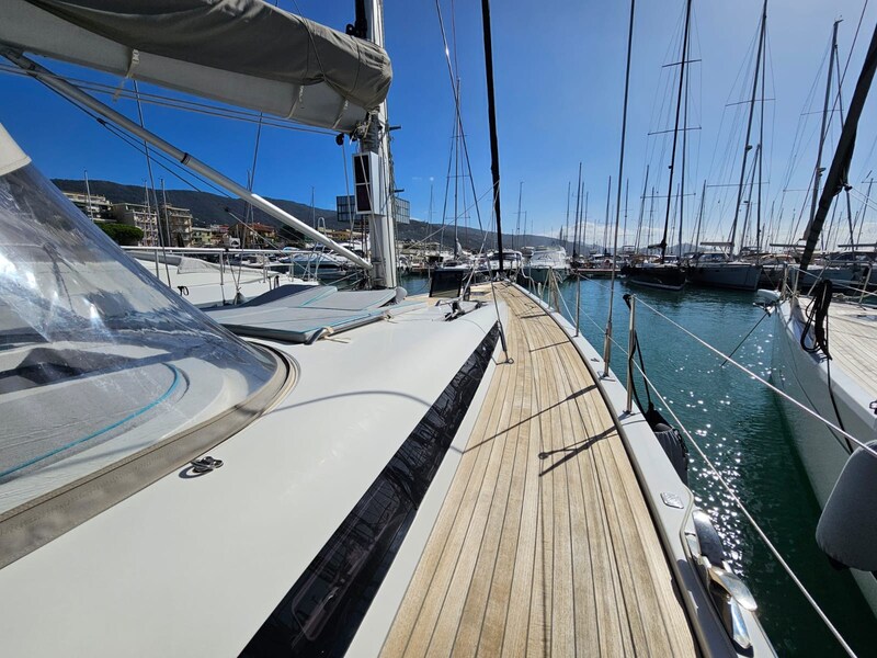 IY 15.98 exterior Italia Yachts 15.98