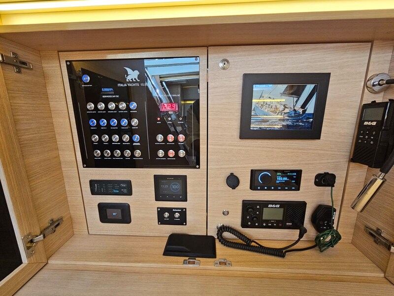 IY 15.98 detail Italia Yachts 15.98