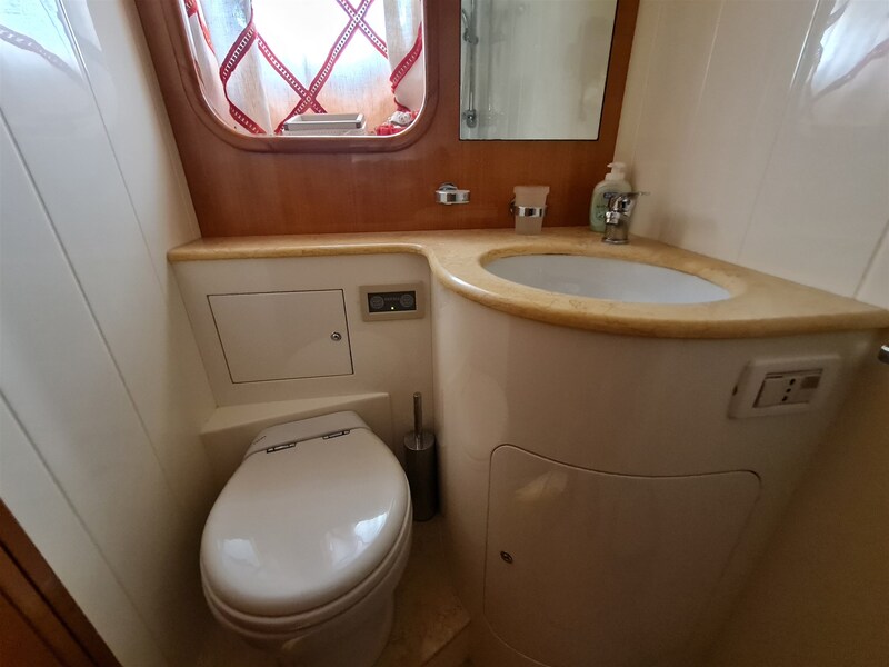 Uniesse 55 MY, guest bathroom Uniesse Marine 55 MY