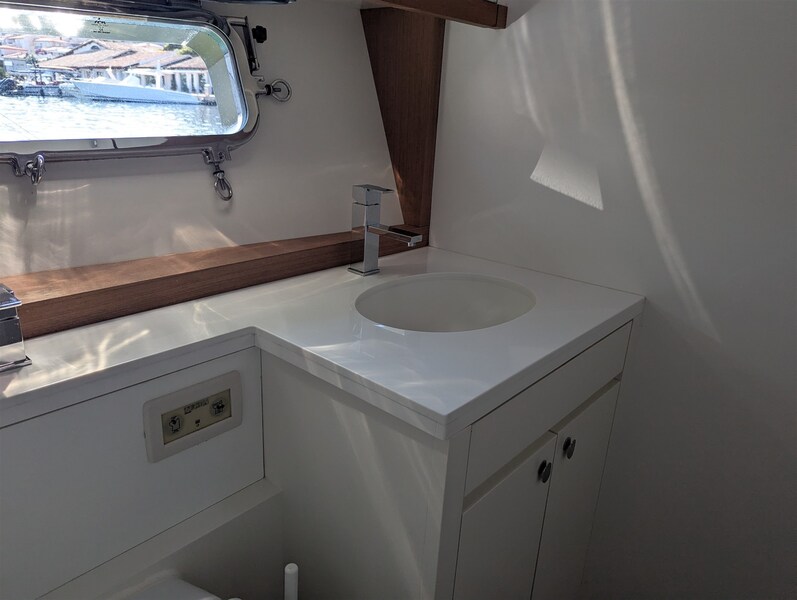 Toy Tender 47 guest bathroom Toy Marine TENDER 47
