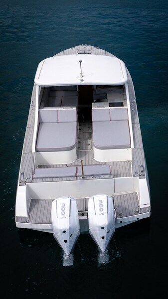 Toy 39 Outboard, aerial stern Toy Marine TOY 39 FB