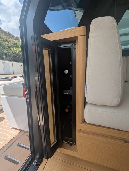Pardo GT52 wine cooler Pardo Yachts GT 52