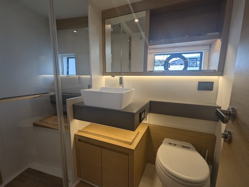 Pardo GT52 guest bathroom Pardo Yachts GT 52