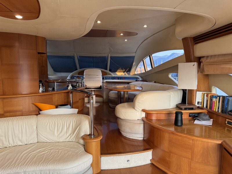 AZ 62E salon Azimut 62E