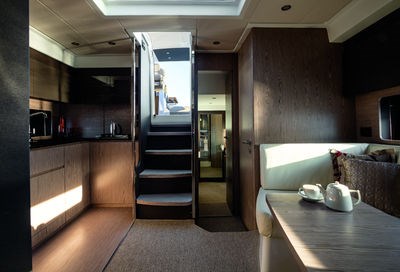 A45 Dinette 1 Azimut Atlantis 45