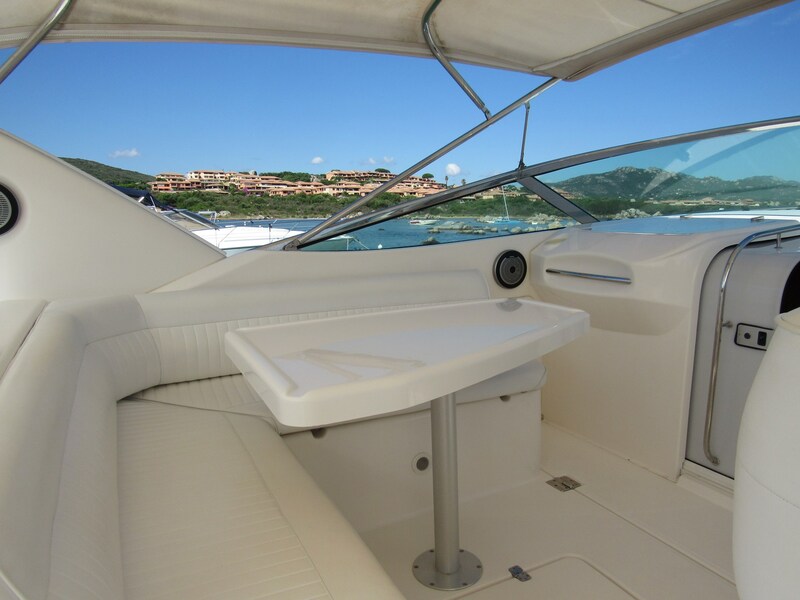Riviera 4000 Offshore, cockpit dinette Riviera Marine 4000 Offshore