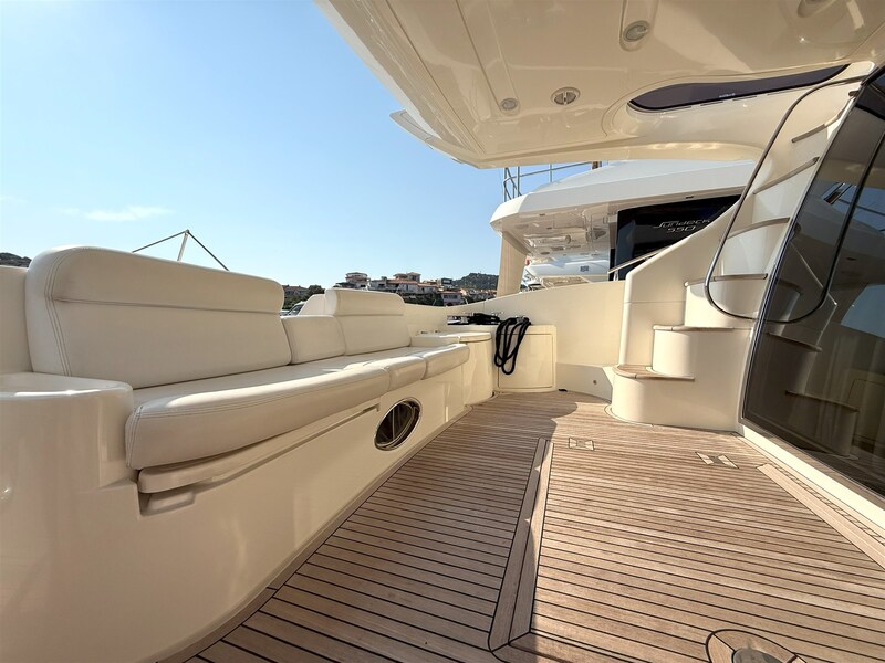 AZIMUT 55 cockpit Azimut 55 Flybridge