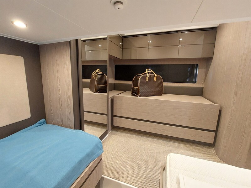 Azimut Atlantis 45 guest cabin detail Azimut Atlantis 45