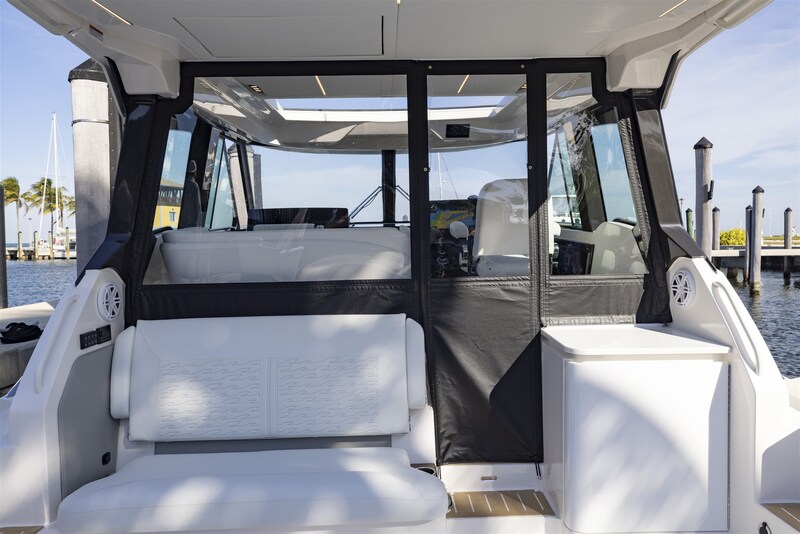 Salon enclosure Tiara Yachts 39LE