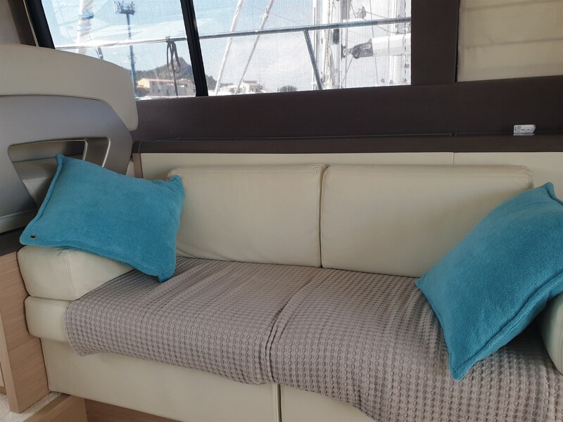 {I} Salon lounge Beneteau MONTE CARLO 5