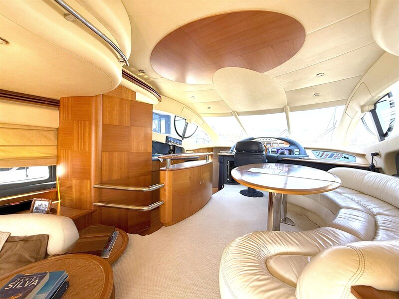 {I}Main Salon Azimut 55 Flybridge