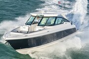 Tiara 34 LX Sport running Tiara Yachts 34 LX