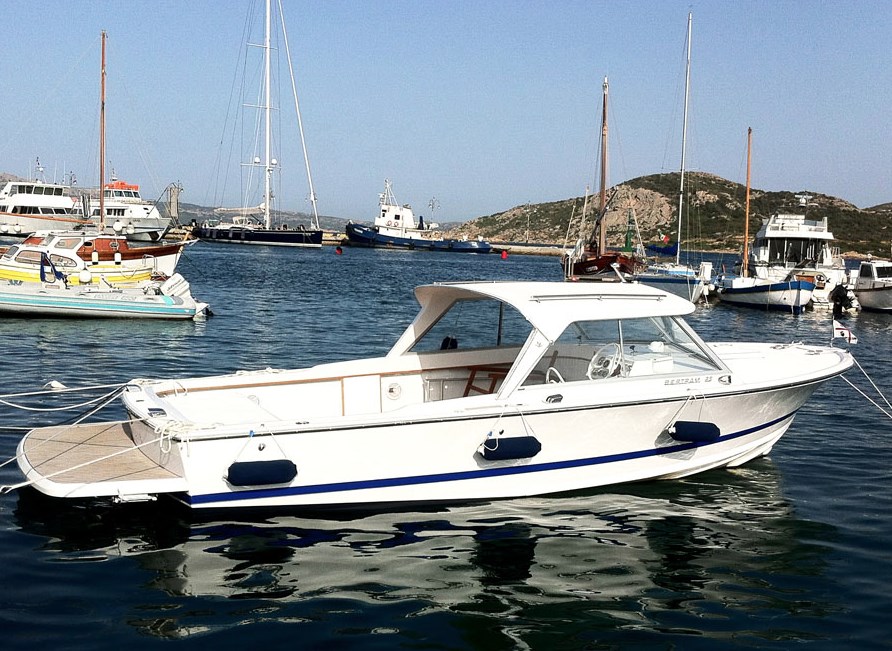 Bertram Yacht 25' HT se vende