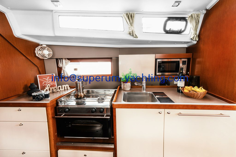 4-bucatarie-1024x682 Beneteau Oceanis 38