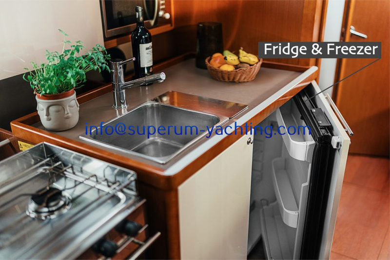 10.-Happy-Fridge--1024x682 Beneteau Oceanis 38