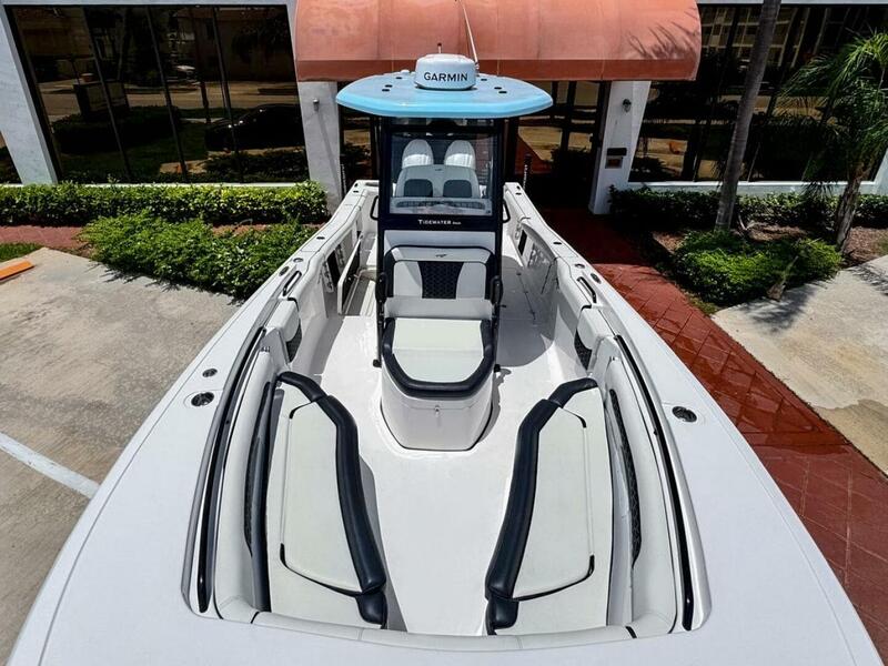  Tidewater 256 Adventurer